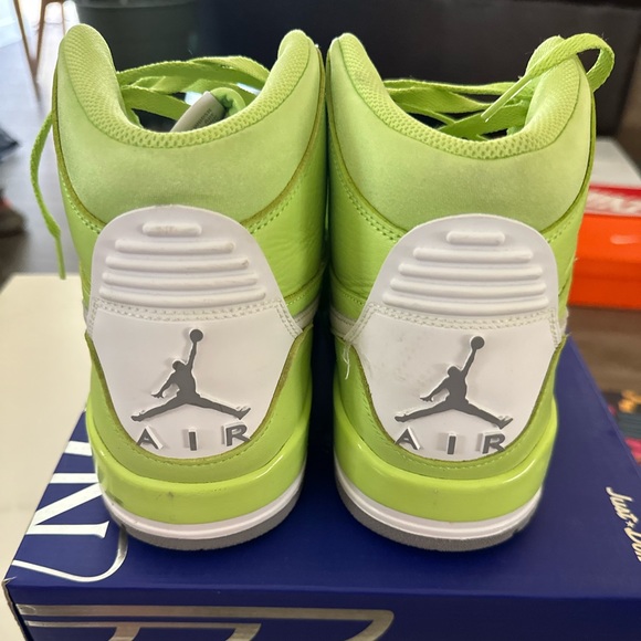 Nike Air Jordan Legacy 313 NRG White/Black-Volt - Picture 2 of 9